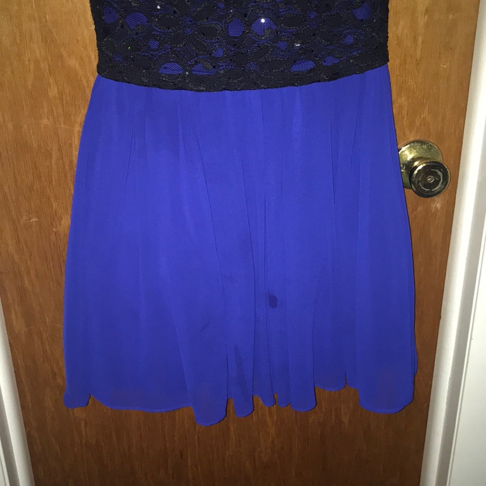 Dress - Picture 2 of 4